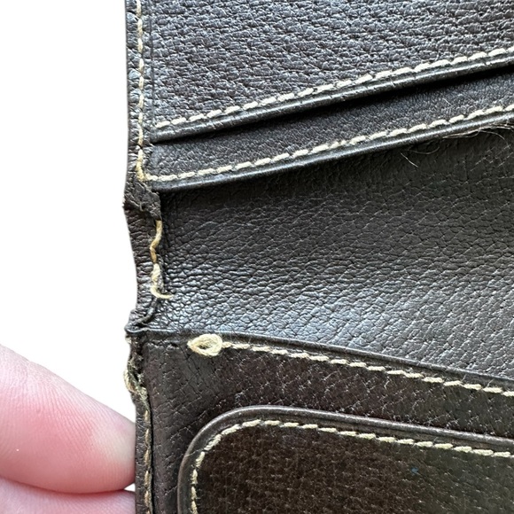 VINTAGE LEATHER GUCCI WALLET WITH BIG DOUBLE "G" CLOSURE - 7" - Picture 5 of 16